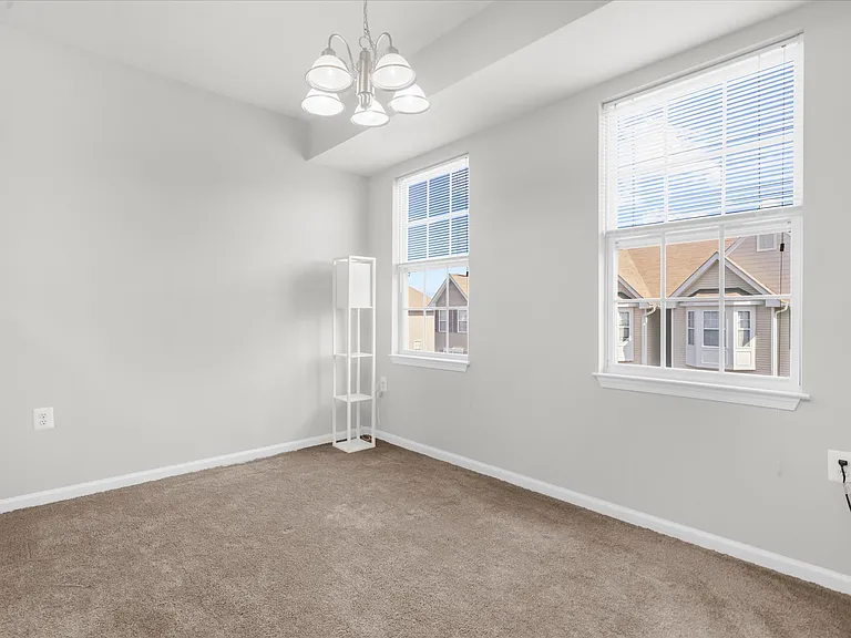 123 Conover Ter — Photo 8