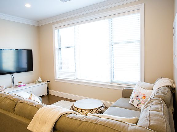 4th image of 20 Englewood Ave APT 103D