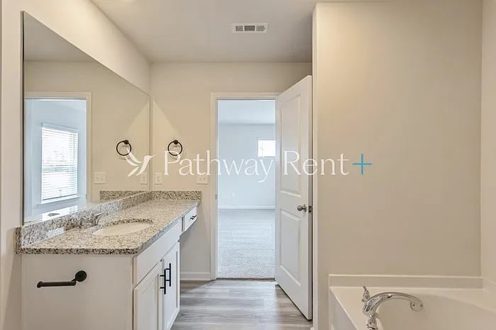 608 Mackenzie Cv — Photo 10