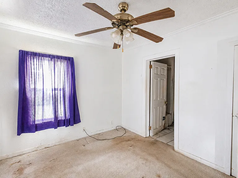 304 W Fort Scott St — Photo 4