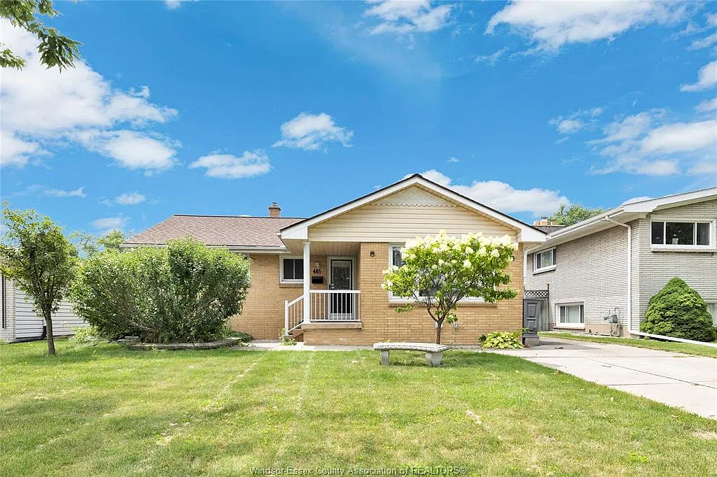 3 bed, $2,200 — Photo 1