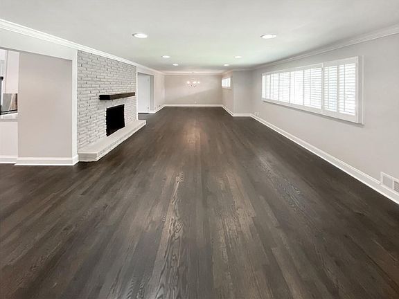 3rd image of 2515 Echo Dr NE