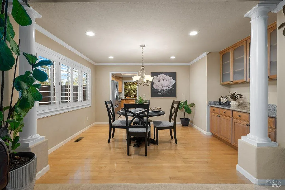 6440 Meadow Creek Lane - Photo 8