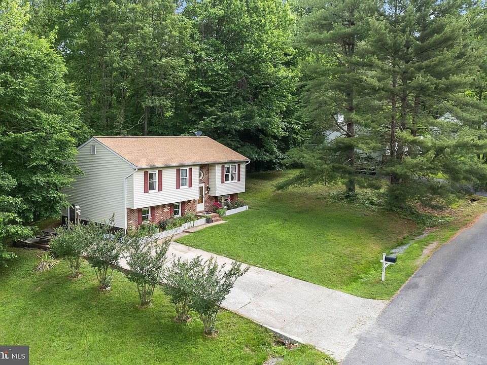 1st image of 11200 Surry Woods Ct