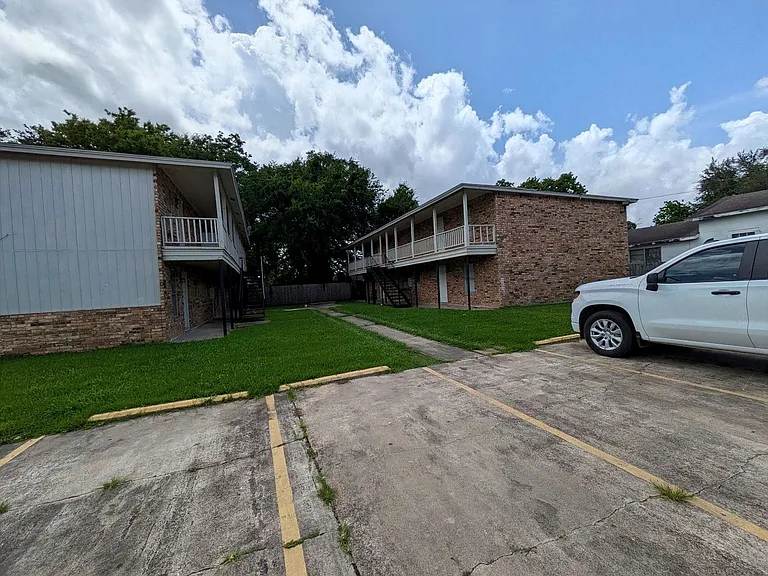 Sullivan Apartment Homes — Photo 35
