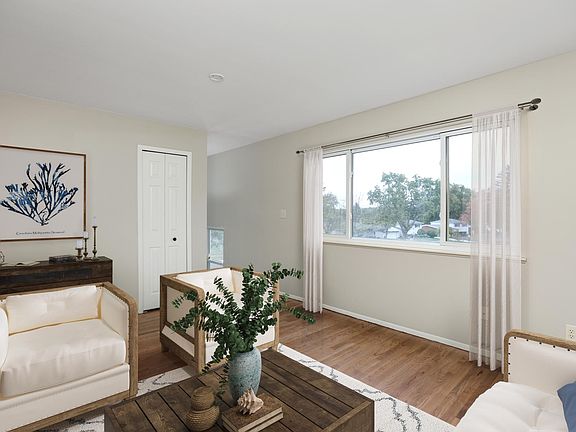 3rd image of 741 Panorama Dr