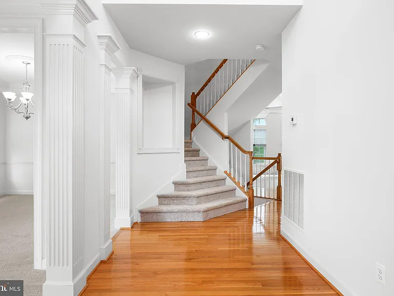 1002 Dorthea Ct — Photo 18