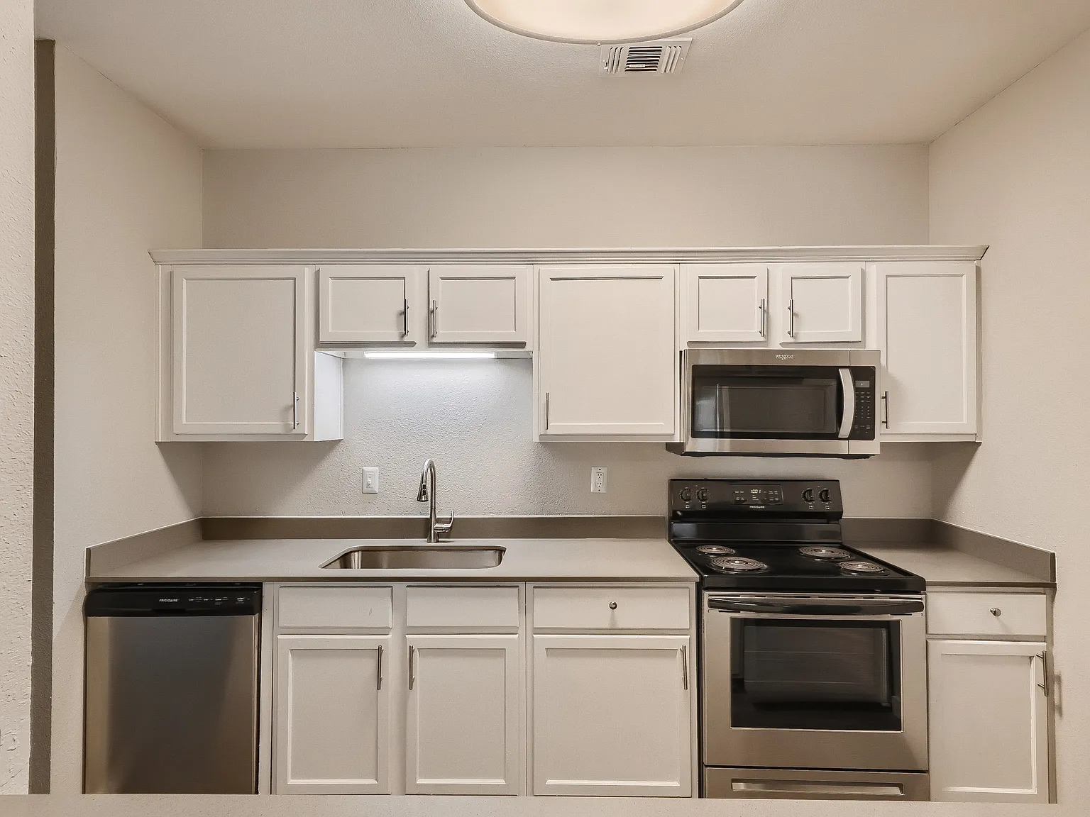 Creekwood Place — Photo 1