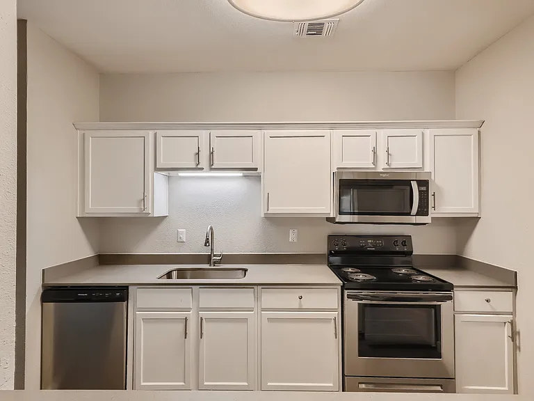 Creekwood Place — Photo 3