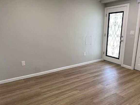 4th image of 1564 Underwood Ave