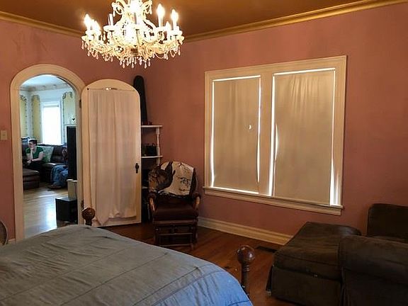 4th image of 817 N Washington St