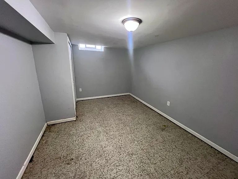 2252 Winston Dr — Photo 16
