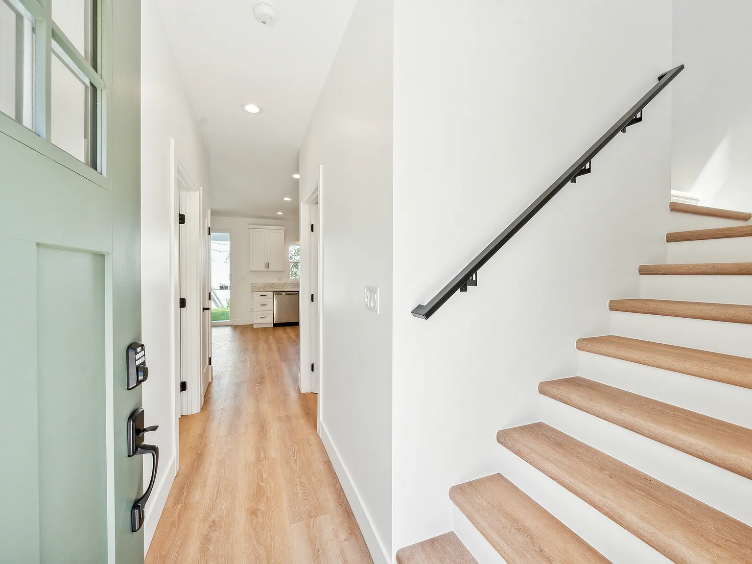 3 bed, 1200 sqft, $4,895 — Photo 4