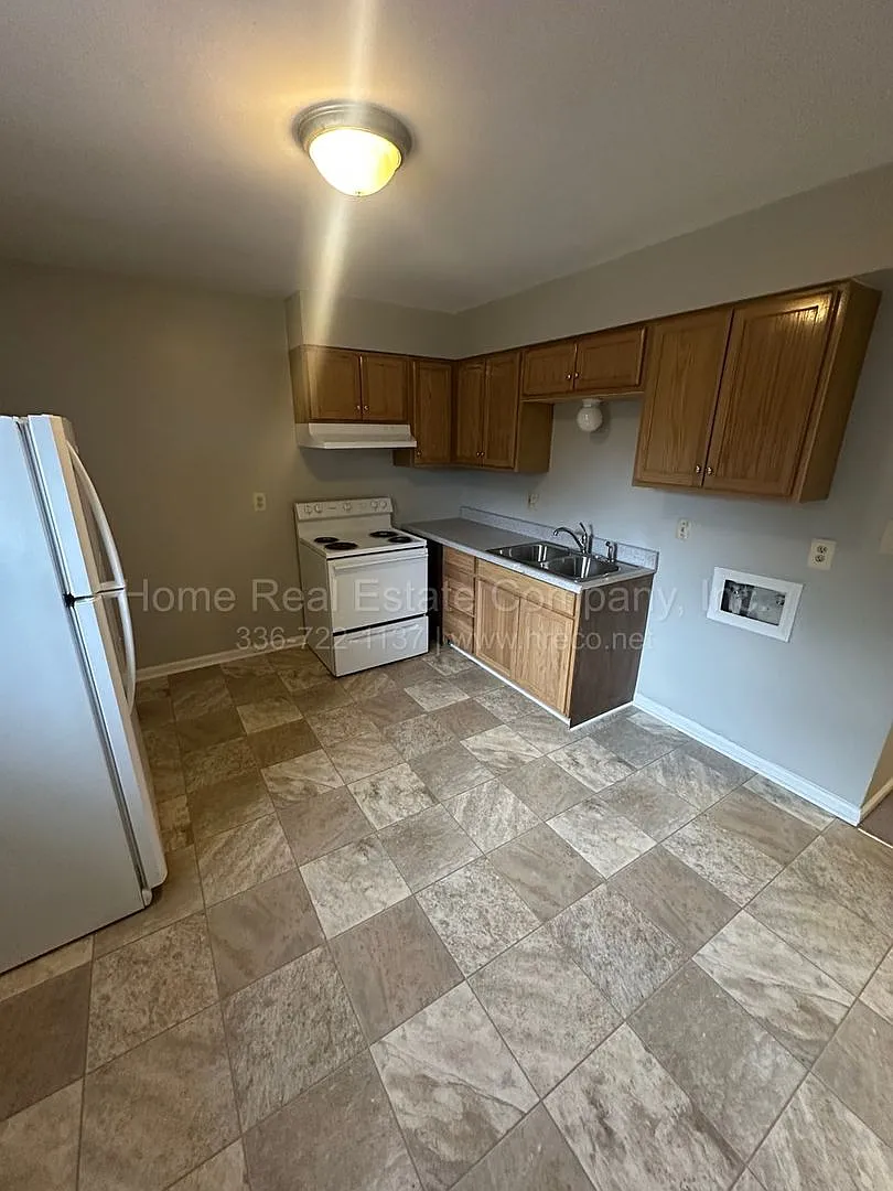 151 Westdale Avenue Apt F — Photo 1
