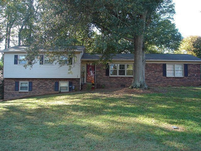 1st image of 911 Surry Dr