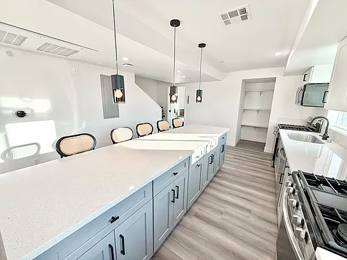 Floor plan 1331 1/4 W 36th St