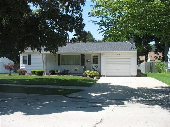 714 Mac Arthur Dr, Manitowoc, WI 54220