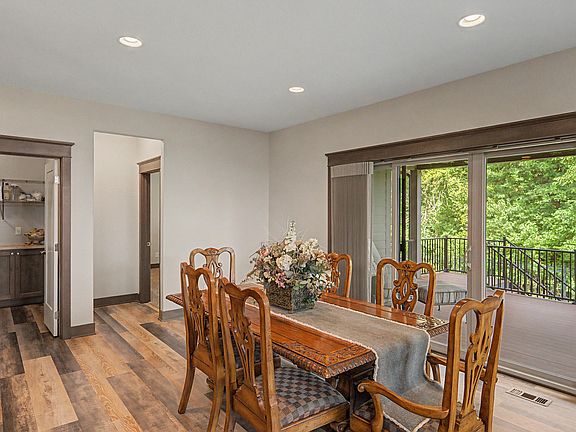 5th image of 2205 NE Heritage Dr