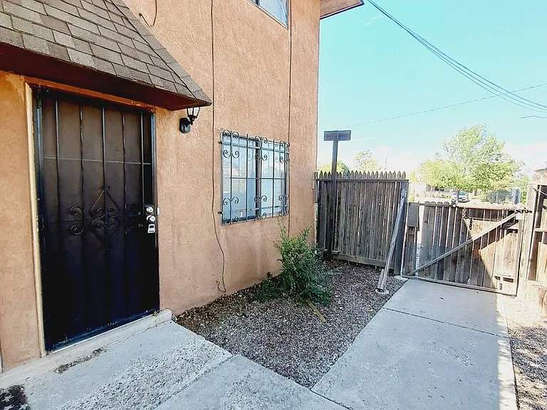 3618 Lafayette Drive Ne — Photo 1