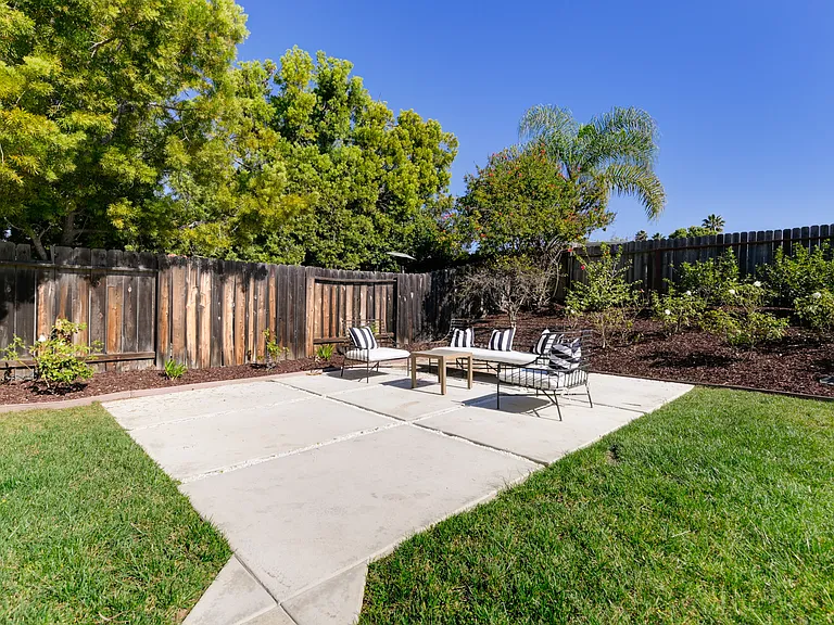 2904 Levante St — Photo 22