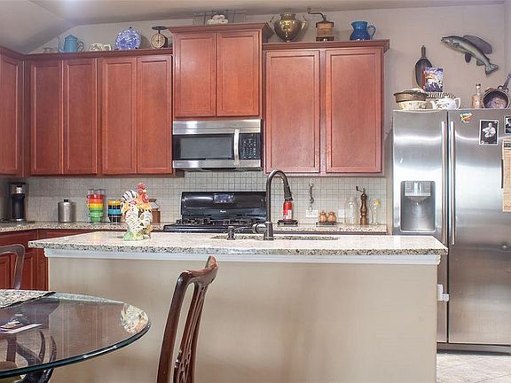 4th image of 1013 Prairie Heights Dr