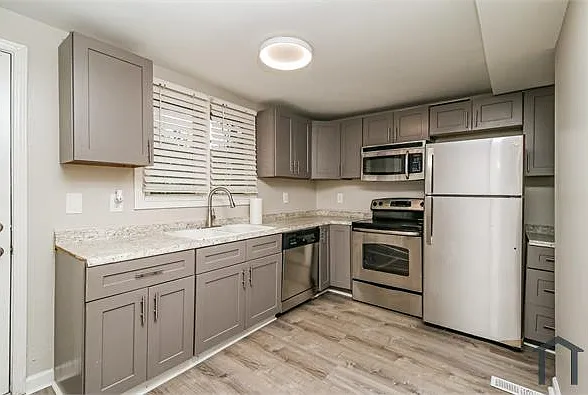 1097 Smith St SW — Photo 5