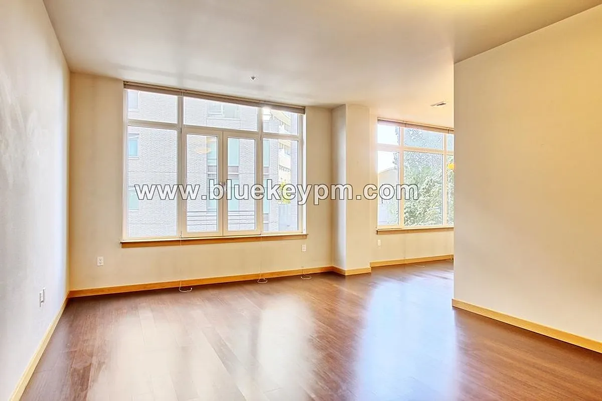 Building Photo - 1255 NW 9th Ave #207