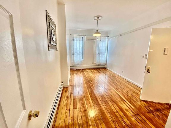 3rd image of 51 6th Ave #2