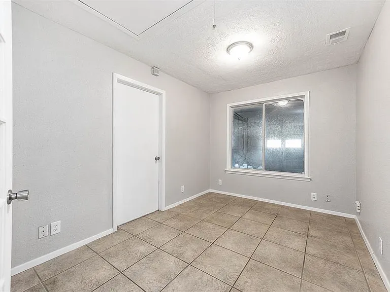 4406 Lost Lake Ln — Photo 11