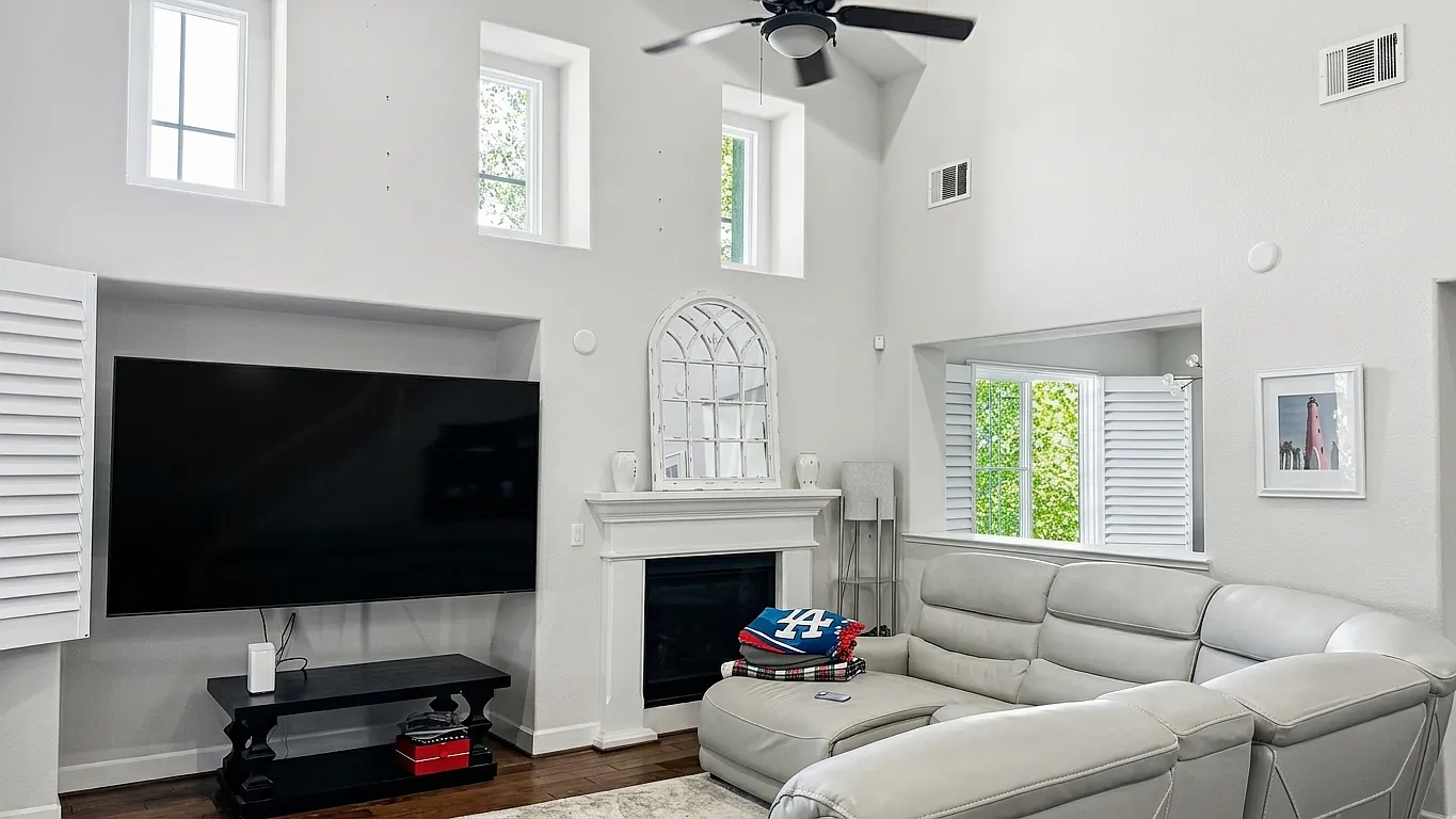 2 bed, 1718 sqft, $3,550 — Photo 1