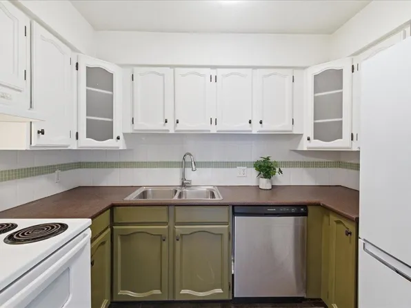 1864 Frances St #304, Vancouver, BC V5L 1Z7