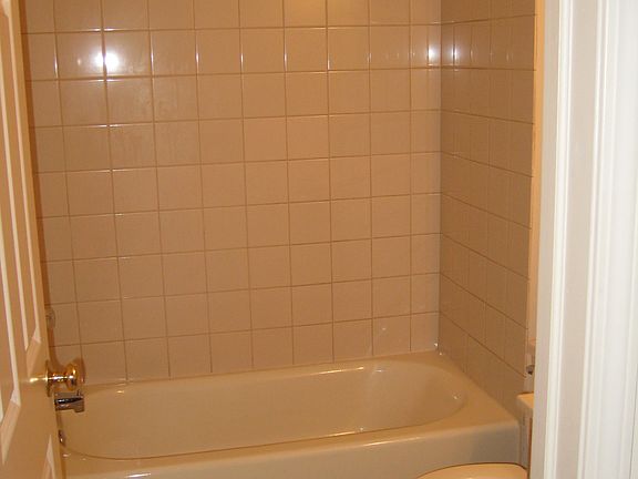 4th image of 2039 E 70th St Unit 2