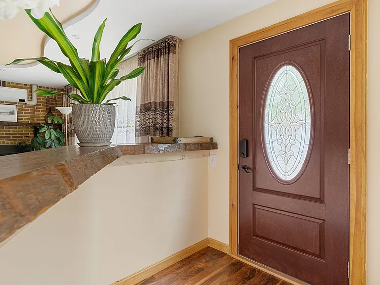Laurene Dr — Photo 11