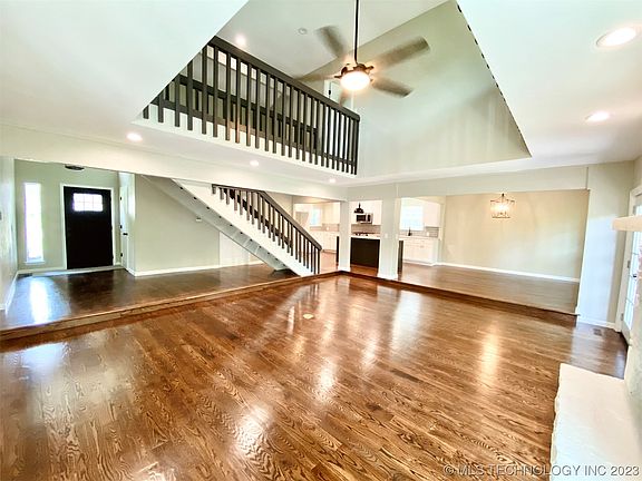 4th image of 9512 S Maplewood Ave