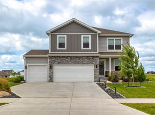 1075 Spruce St, Waukee, IA 50263