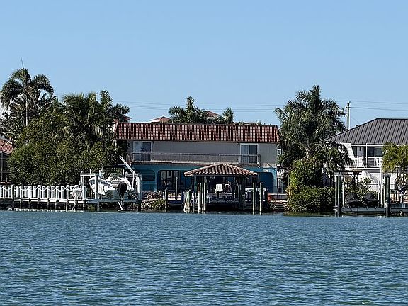 5th image of 11 Capri Blvd