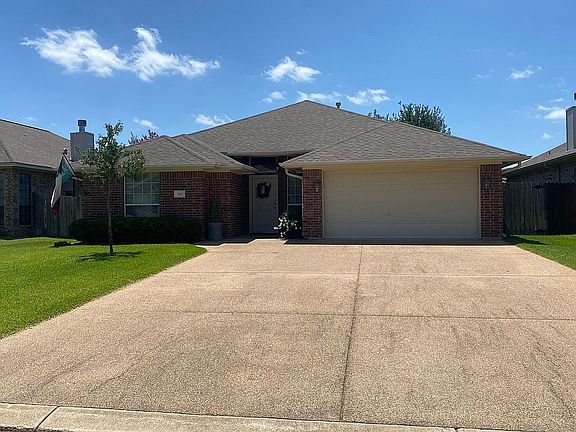 3rd image of 942 Dove Landing Ave