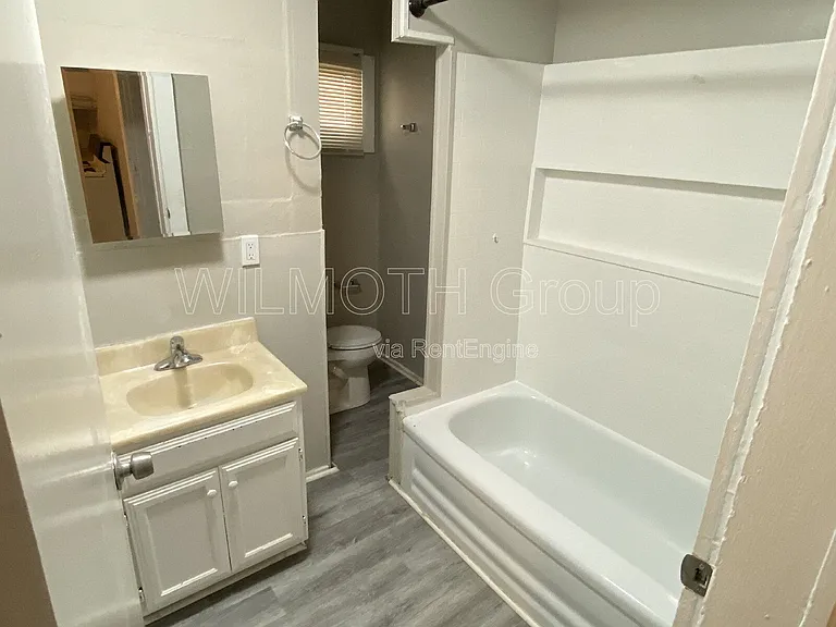918 W 27th St — Photo 10