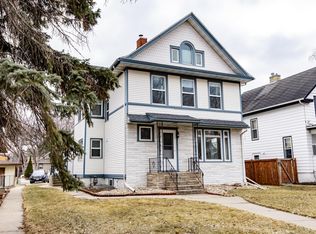904 10th St S, Fargo, ND 58103