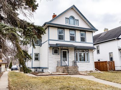 904 10th St S, Fargo, ND, 58103