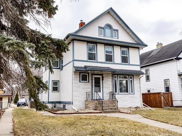 904 10th St S, Fargo, ND 58103