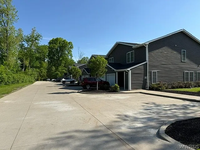 46 Roger Chaffee Dr #3 — Photo 4