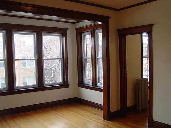4th image of 1012 N Oakley Blvd
