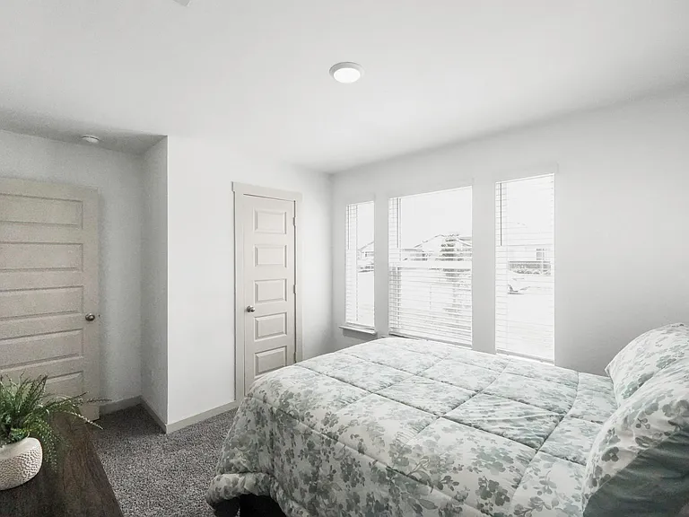 1126 Hyde Lake Ln — Photo 17