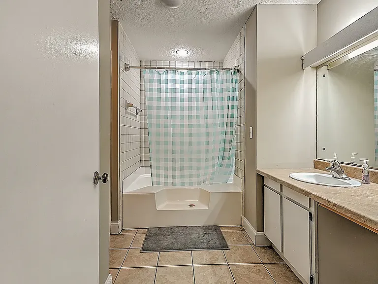 109 Beechnut St #7 — Photo 14
