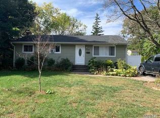 1748 Pine Grove Blvd, Bay Shore, NY 11706