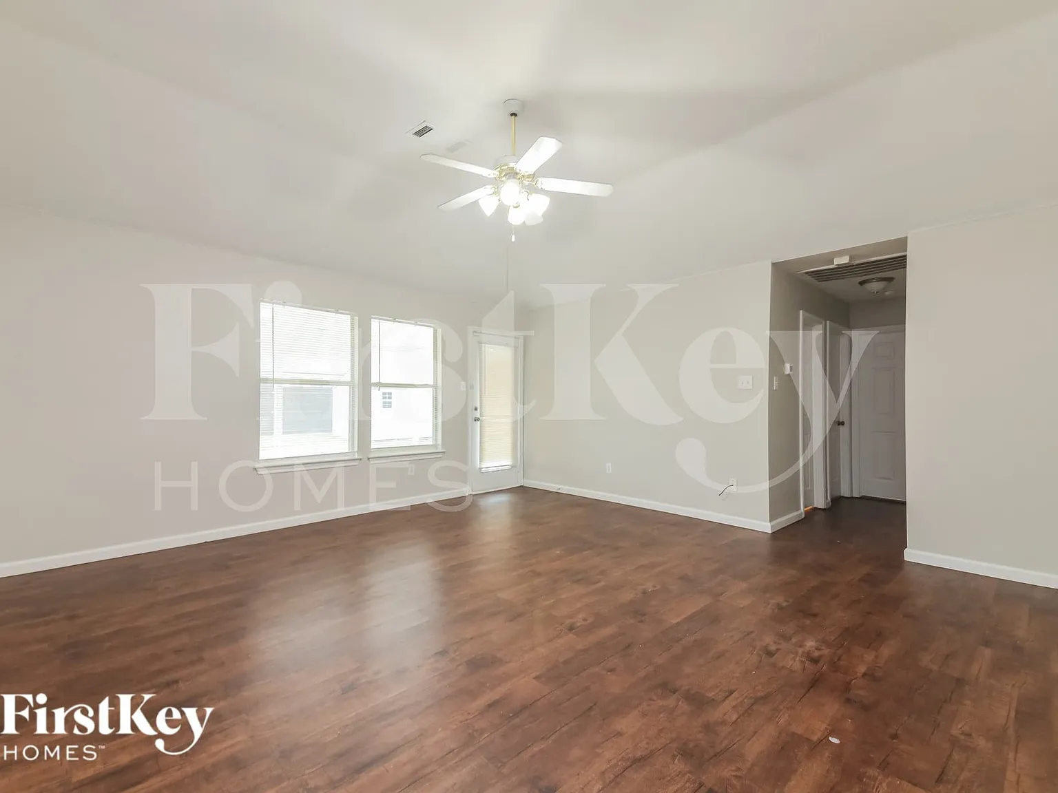 3 bed, 2.0 bath, 1699 sqft, $2,075 — Photo 2