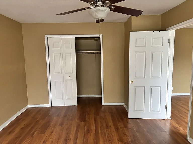 1215 W Russell Pl #REAR COTTAGE — Photo 7
