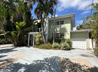 3180 N Bay Rd, Miami Beach, FL 33140