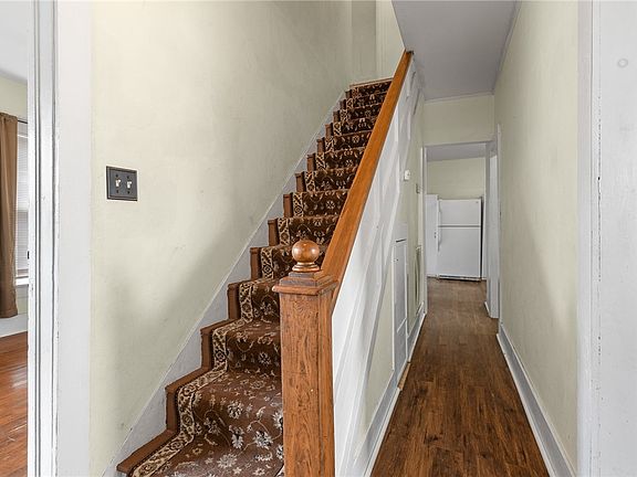 2nd image of 414 N Spring St